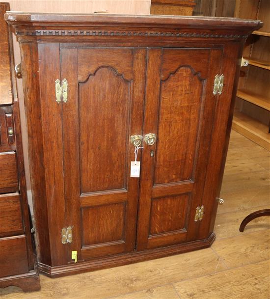 A George III oak corner cupboard W.93cm